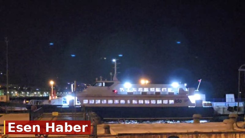 Marmara'da Panik. Feribot iskeleye çarptı.